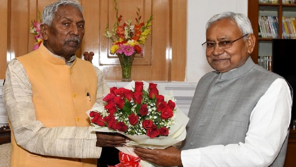 JDU and RJD Nitish Kumar and Tejashwi Yadav seeks an appointment from Bihar Governor Phagu Chauhan