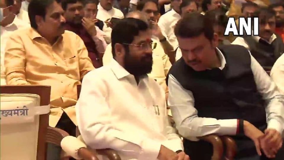 oath to rebel MLAs amounts to murder of democracy : Shiv Sena