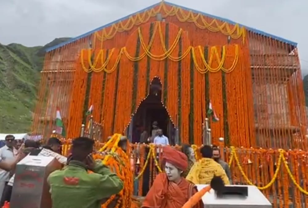 Raksha bandhan 2022: Kedarnath Dham decorated with 11 quintals flowers for Annakut mela