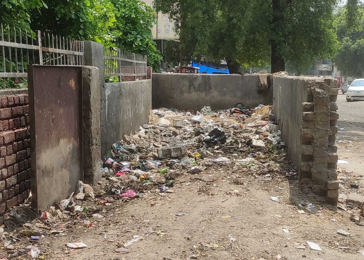 Garbage does not rise from dumping point, city residents are asking when will it be cleaned