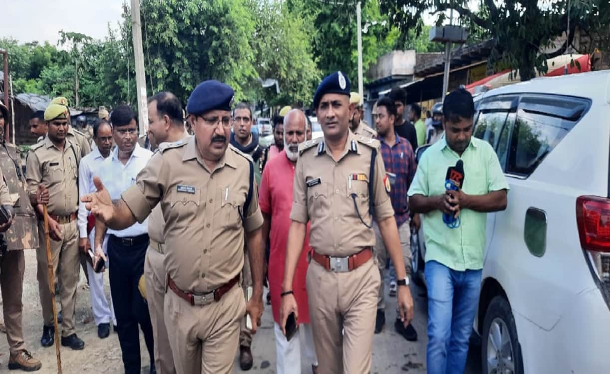 See in pictures Ruckus on Tajiya swords on both sides sticks and stones curfew like situation in mirzamorad