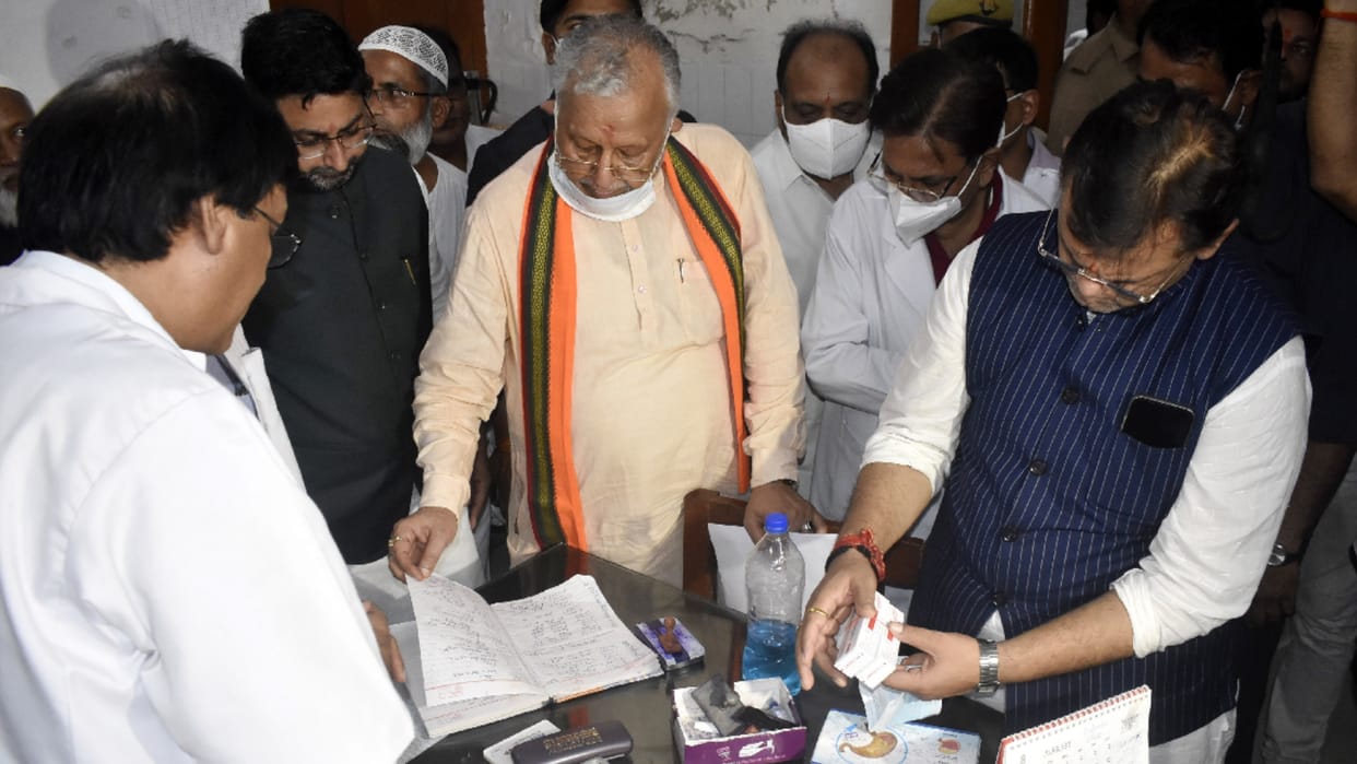 minister shocked to see slip outside in patient hand