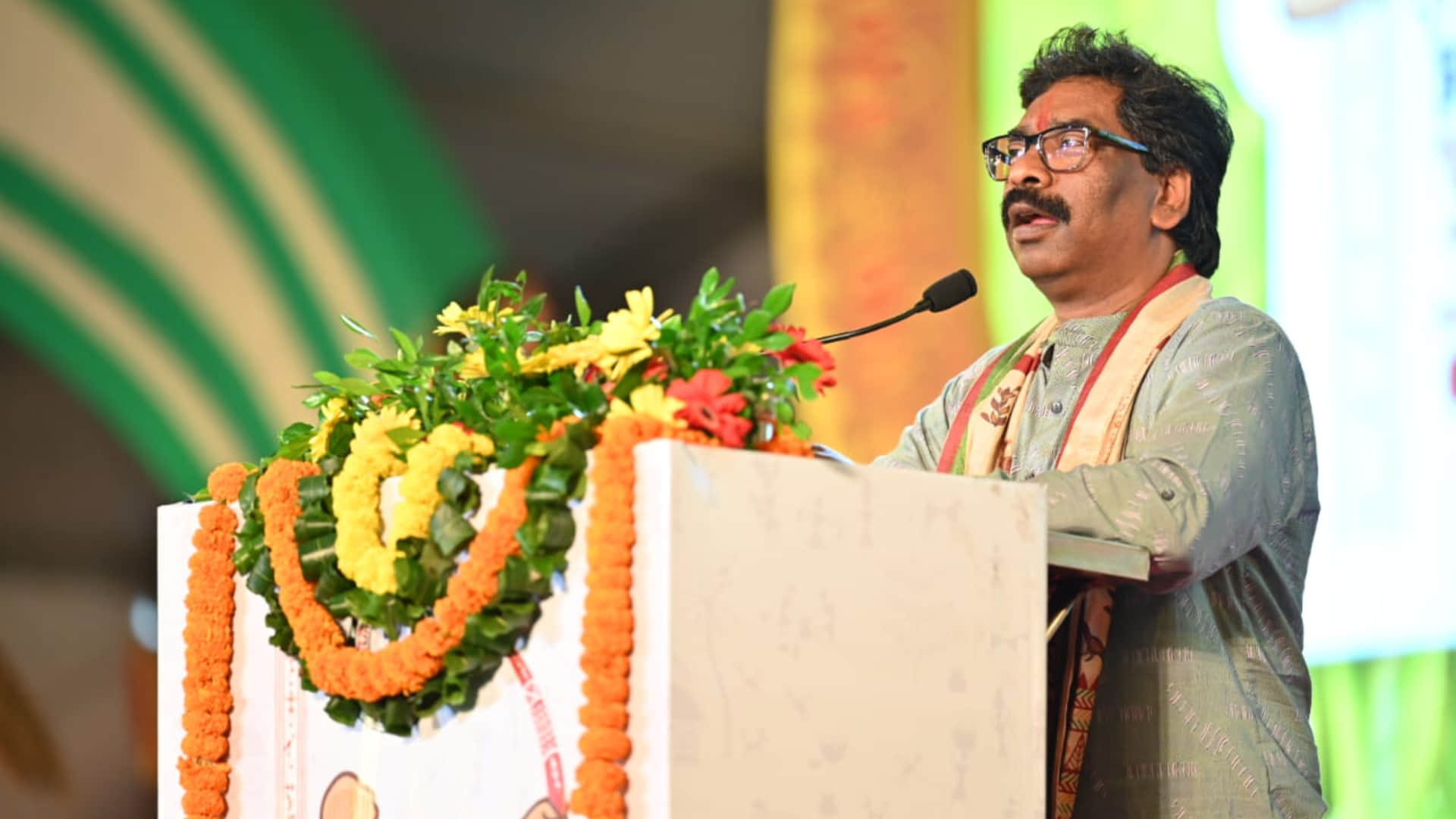 Jharkhand: Hemant Soren is surrounded on four fronts, know all about allegation