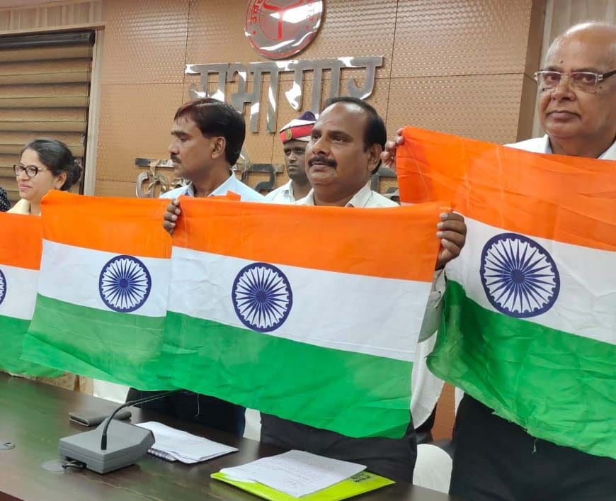Police band will play patriotic songs every day at martyr memorials