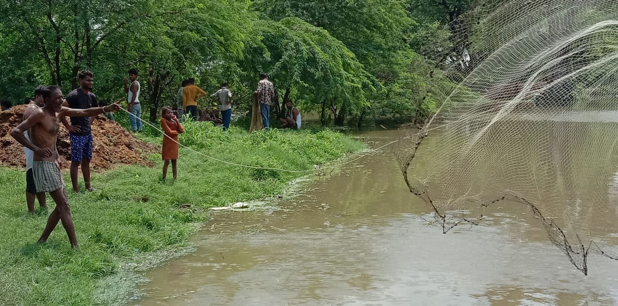 kanpur dehat : girl died by drowning in a pond, father said about having an epileptic attack