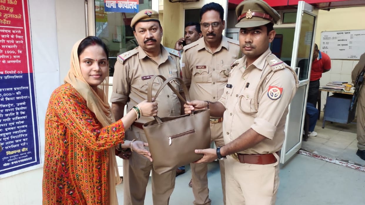 woman told about her lost bag to police and found it in few hours