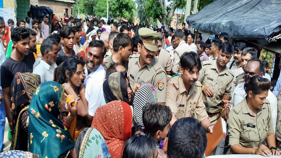 youth suicide after returning from police station in Mainpuri