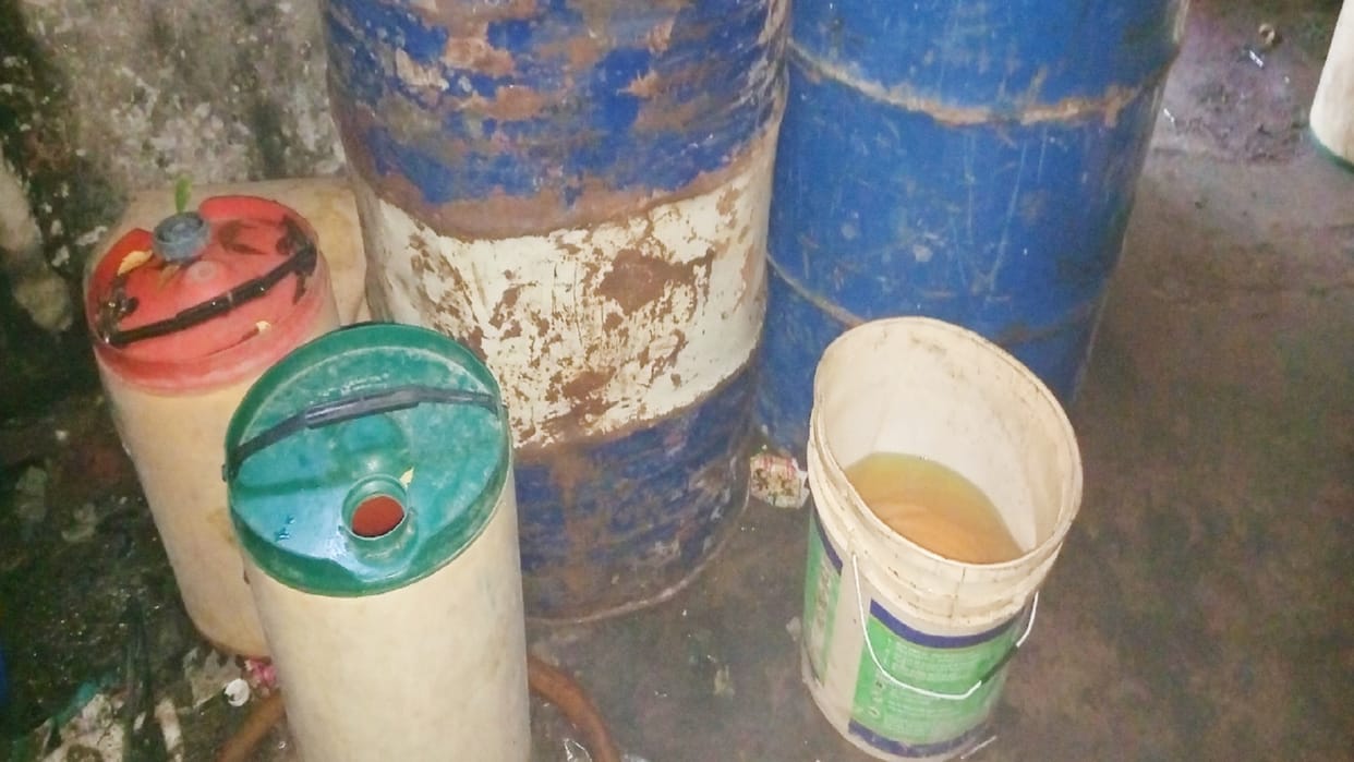 Diesel, petrol and solvent oils of 50 thousand liters of worth 2.5 crore has been caught in Meerut