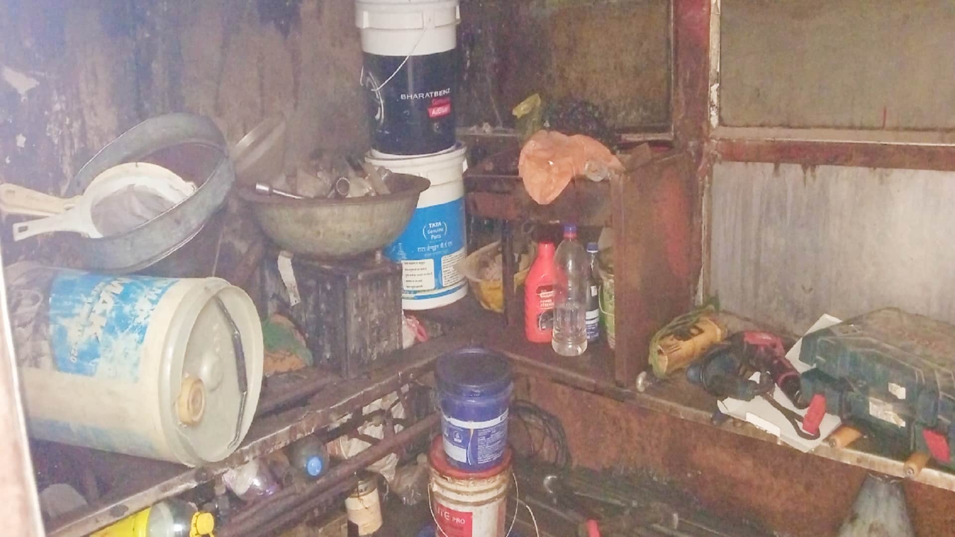Diesel, petrol and solvent oils of 50 thousand liters of worth 2.5 crore has been caught in Meerut