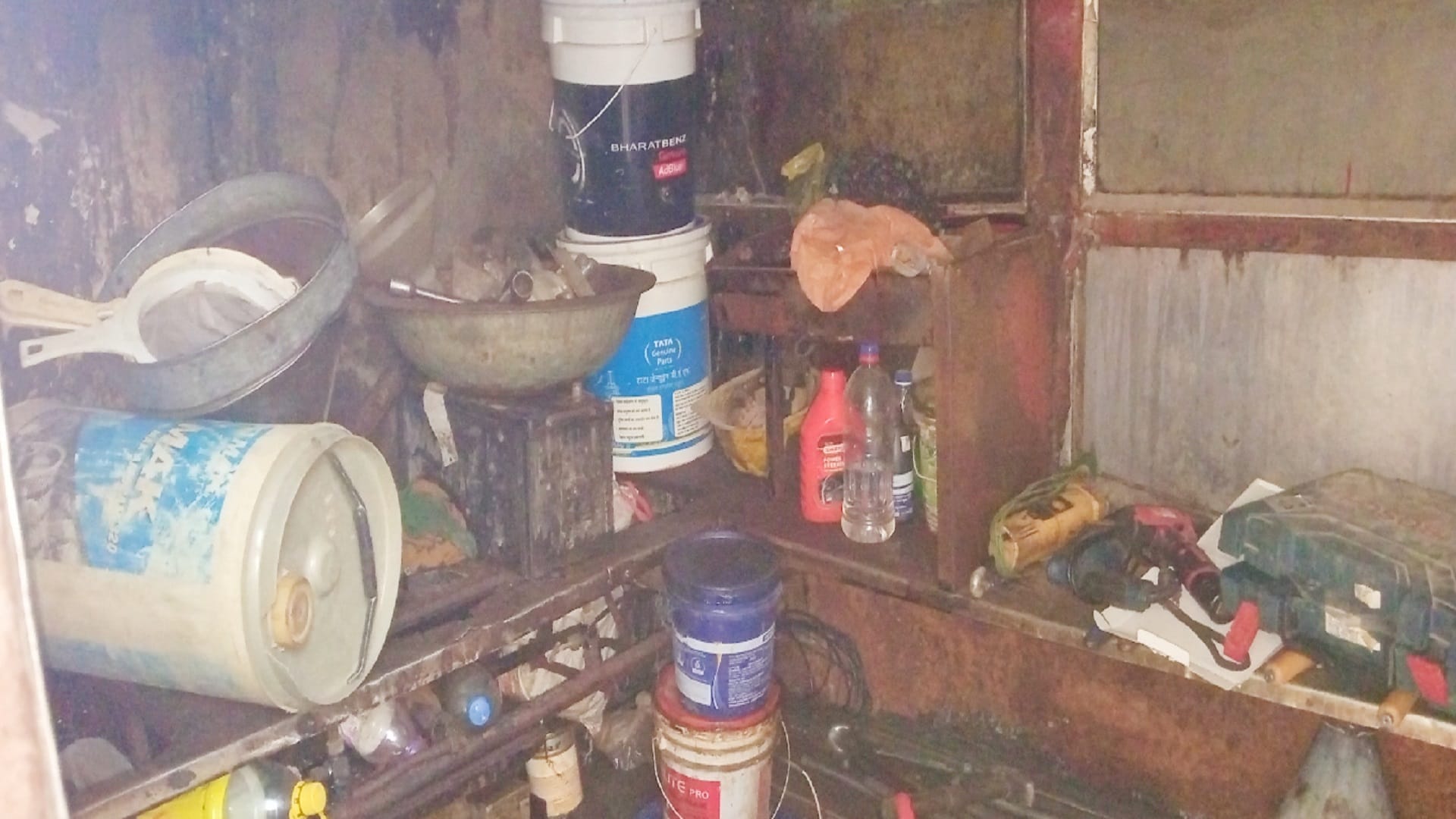 Diesel, petrol and solvent oils of 50 thousand liters of worth 2.5 crore has been caught in Meerut