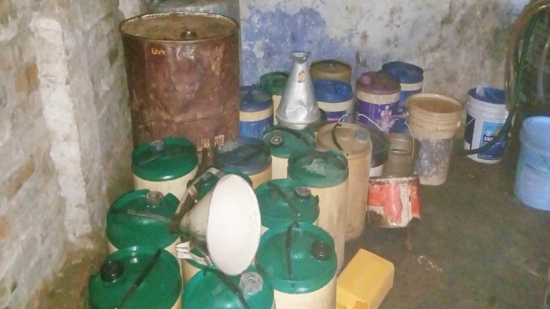 Diesel, petrol and solvent oils of 50 thousand liters of worth 2.5 crore has been caught in Meerut