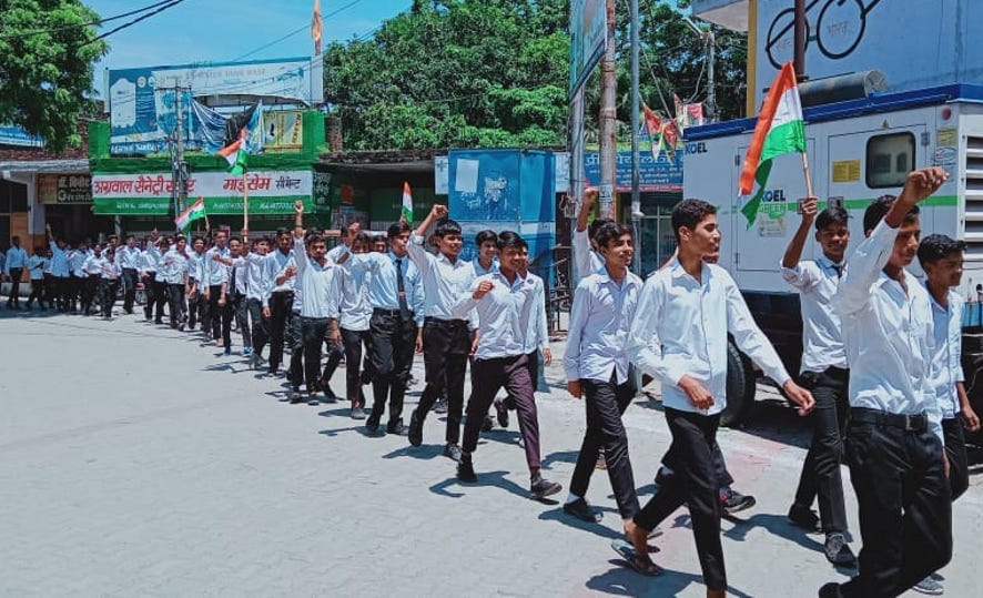 Students took out tricolor yatra