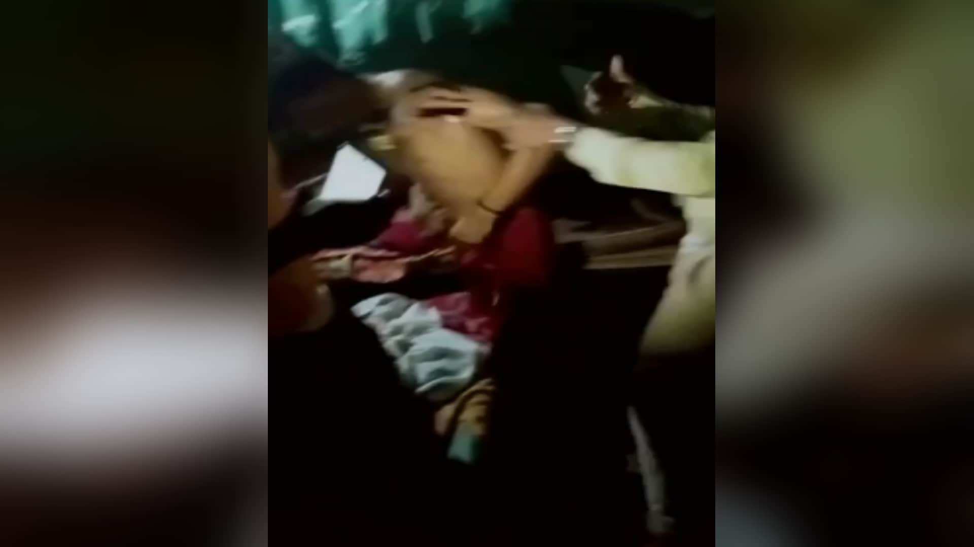 Husband found hidden in bed box at girlfriends home, wife caught red-handed in Baghpat, video viral