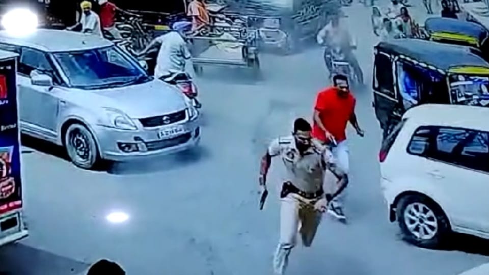 Firozpur police chased and caught smugglers in city