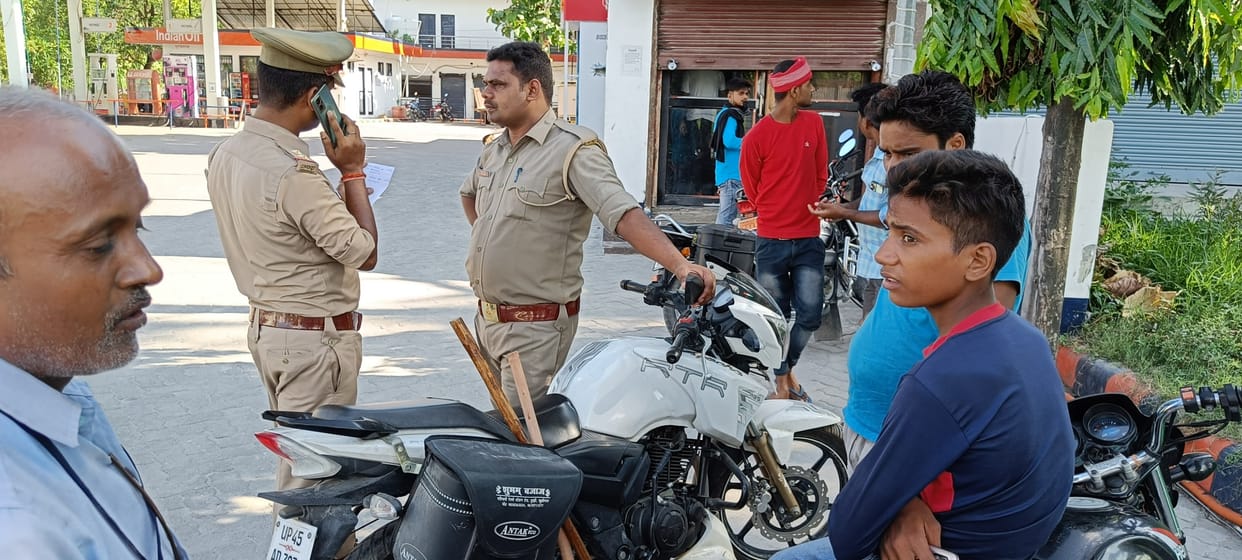 The assailants took out money by snatching the ATM card
