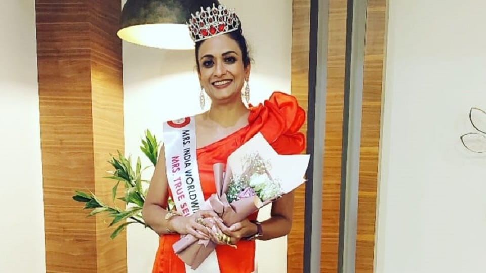 Ritu of Bareilly got title of Mrs India World Wide True Self