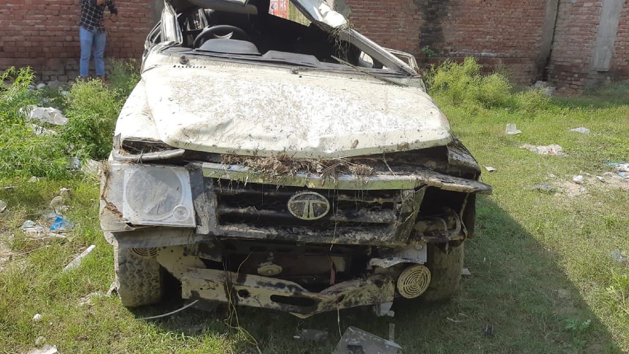 Sambhal SOG vehicle overturned in Moradabad eight police personnel injured