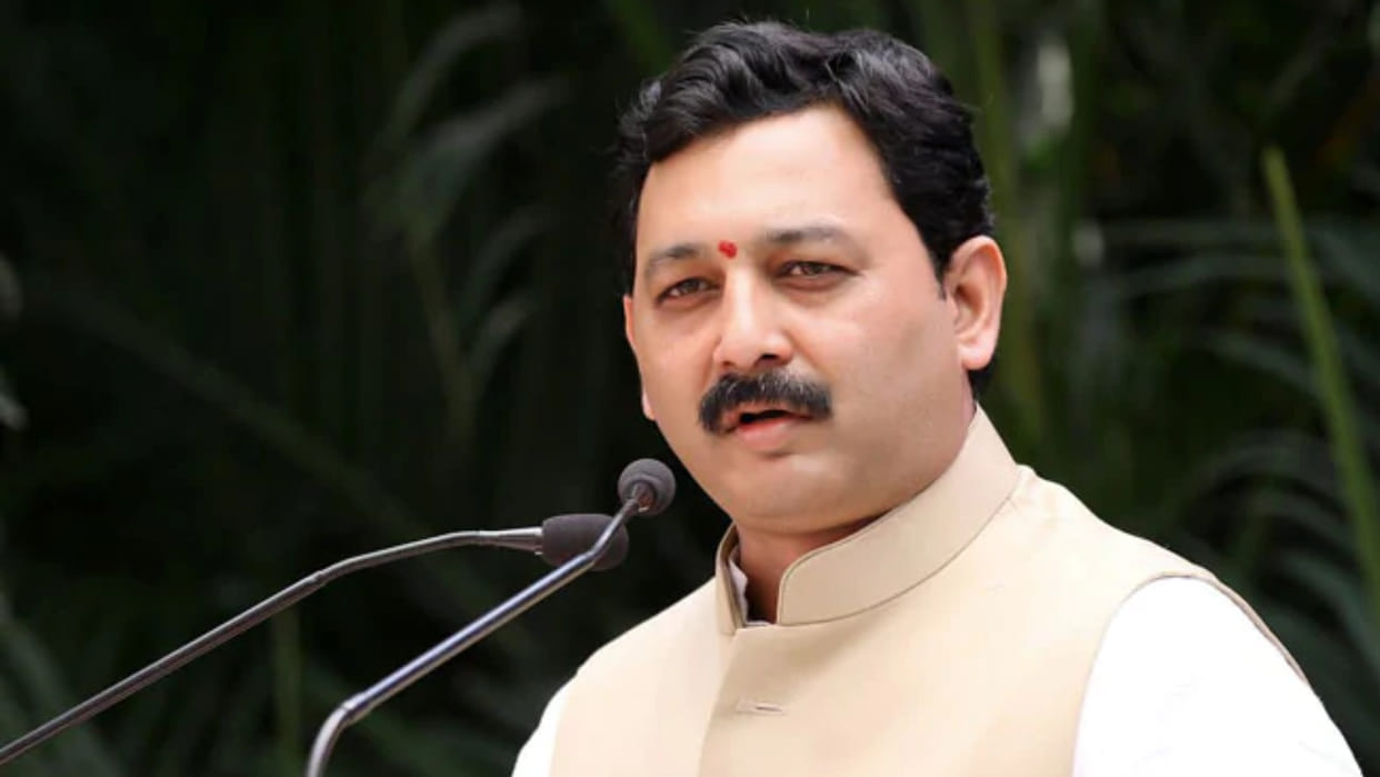 maharashtra ex mp sambhajiraje chhatrapati says his outfit swarajya will join politics at right time