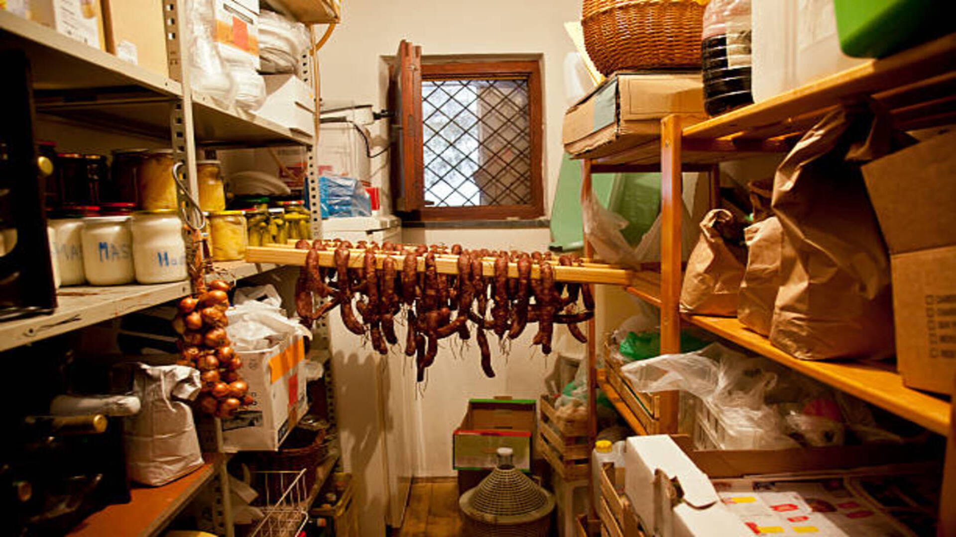 Vastu Tips For Home Avoid These Kitchen Things to Put in Store Room Know More