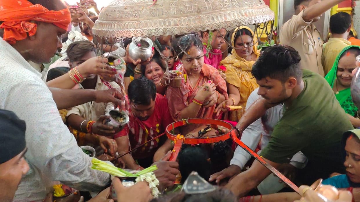 Mahadev drenched on the last Monday of Sawan