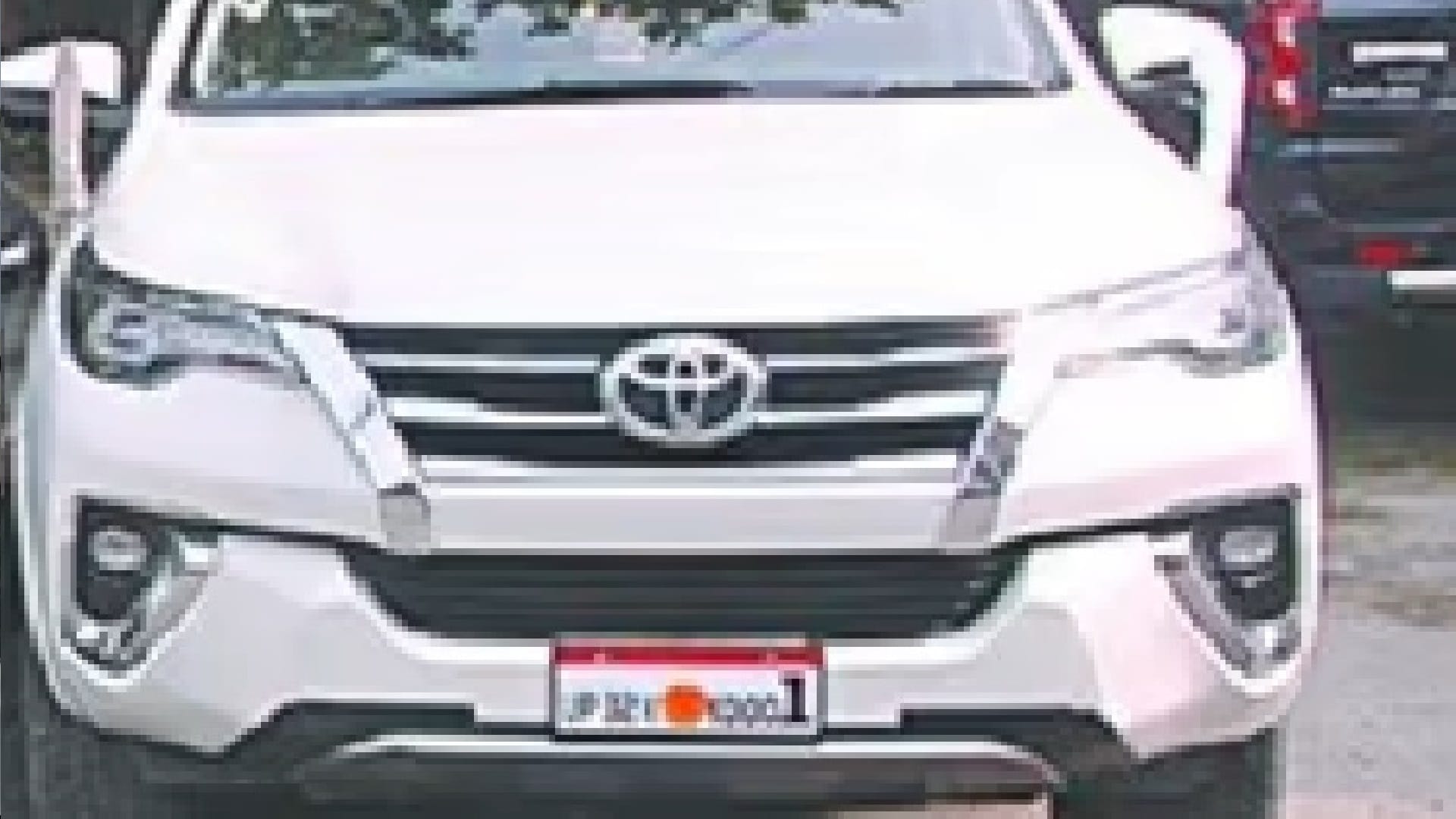 shrikant tyagi latest news in hindi said that sticker of MLA was given by Swami Prasad Maurya