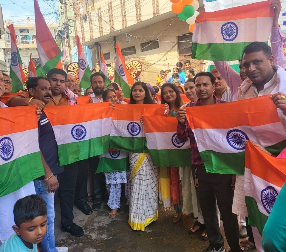 'Beware of rumours, tricolor is not being forcibly sold from ration shops, it is voluntary'