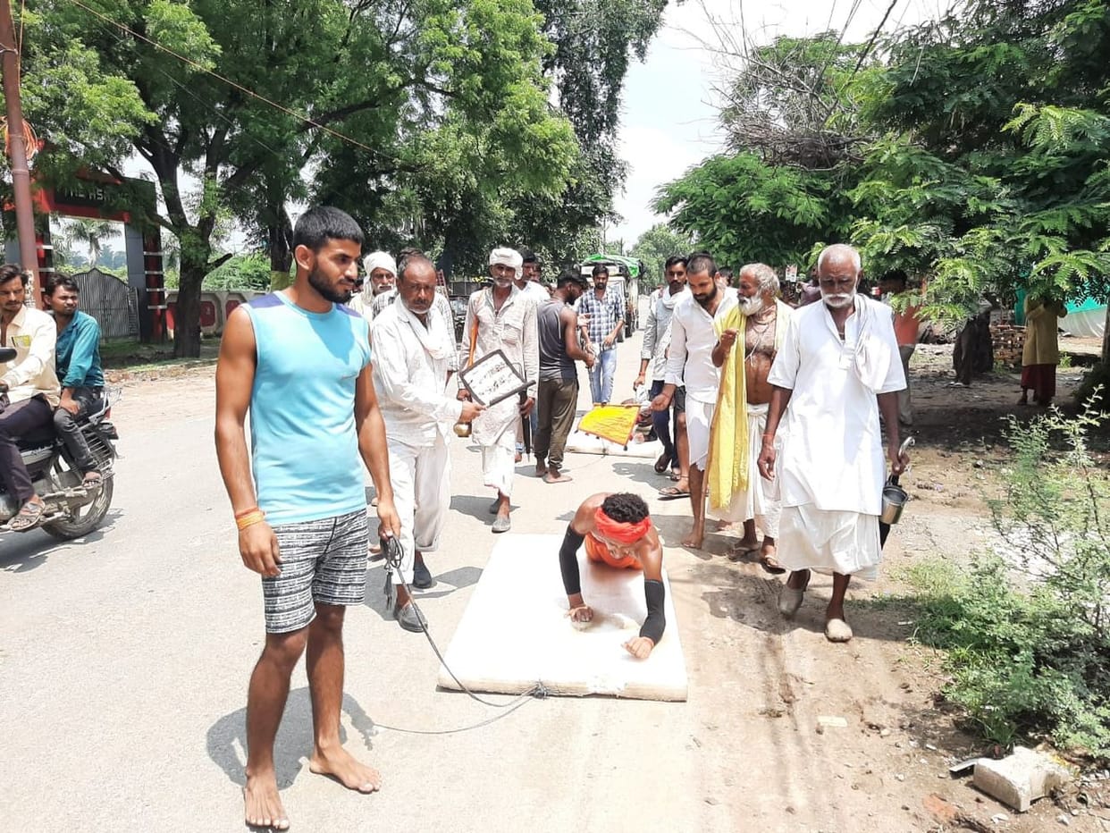 Dandavat Yatra from Morena to Chitrakoot