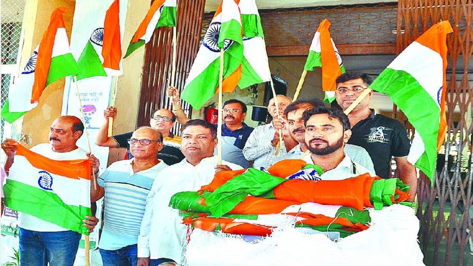 Azadi Ka Amrit Mahotsav 10 lakh tricolors will be hoisted on the houses in agra on independence day