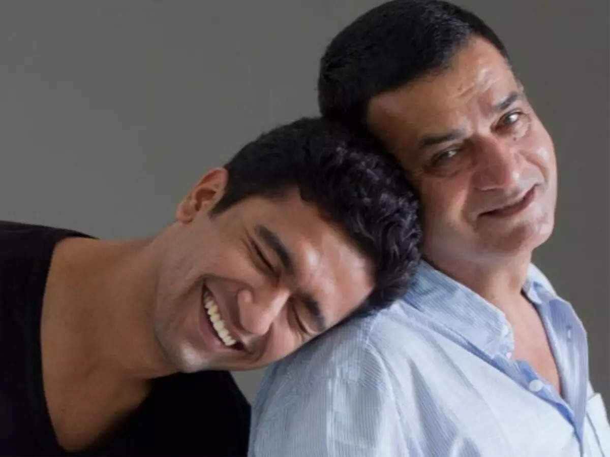Actor Vicky Kaushal Father Sham Kaushal Opens Up About His Cancer Battle News in Hindi