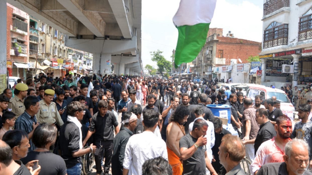 Lucknow News : Yaum-e-Ashur echoed ya Hussein throughout the day