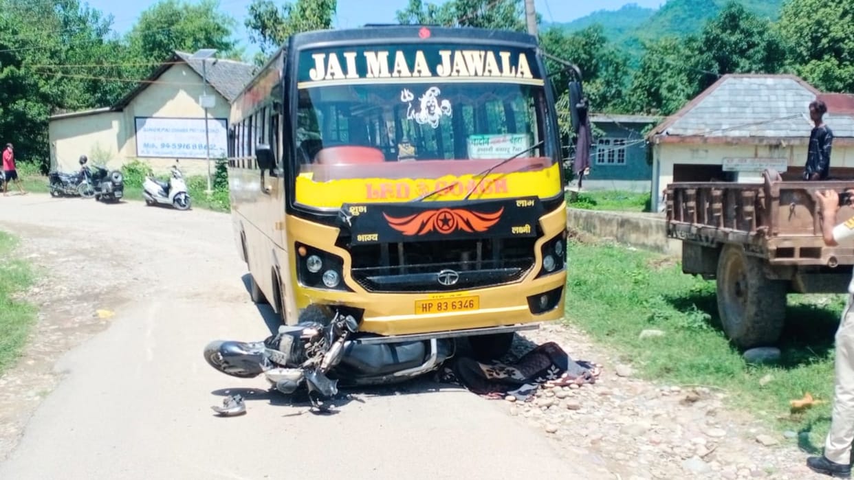 Bus and scooty collide in the darang of Jwalamukhi, former Block Congress President died on the spot