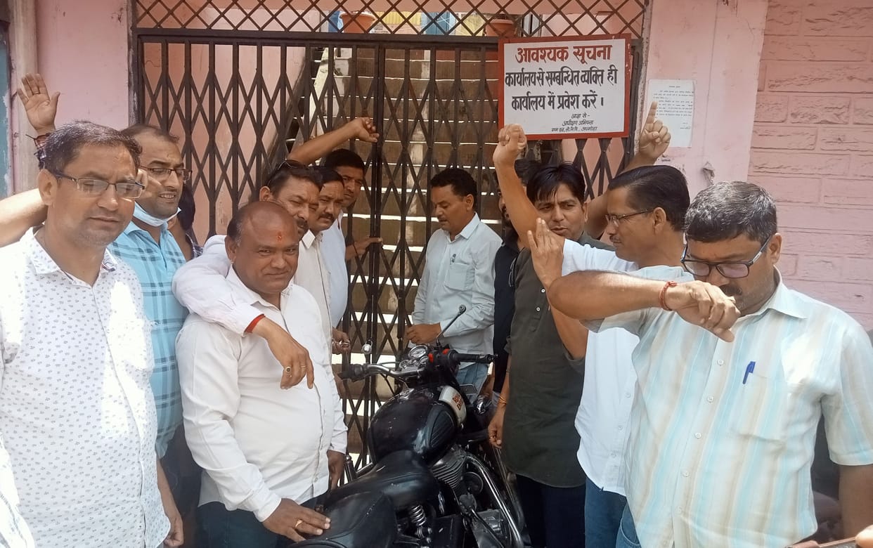 Contractor Protest Over Royalty Hike