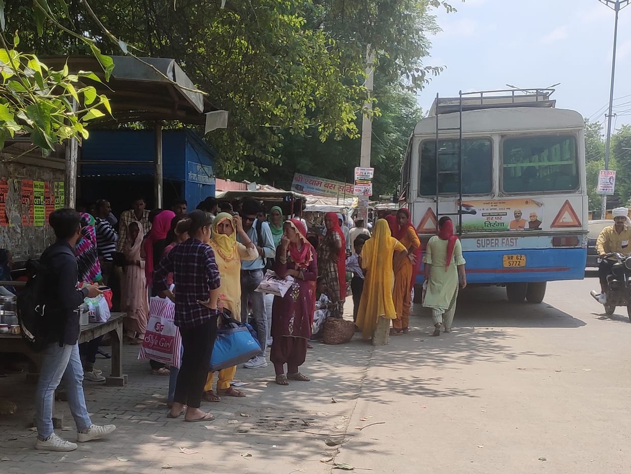 Free travel on Raksha Bandhan was troublesome for sisters, time spent waiting for buses