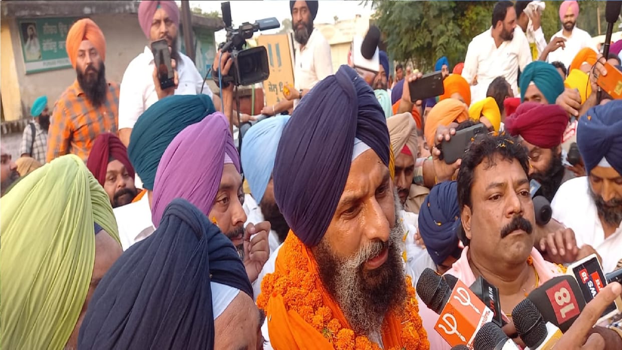 Bikram Singh Majithia came out of jail Supporters welcomed Harsimrat badal said I will go home on rakshabandha