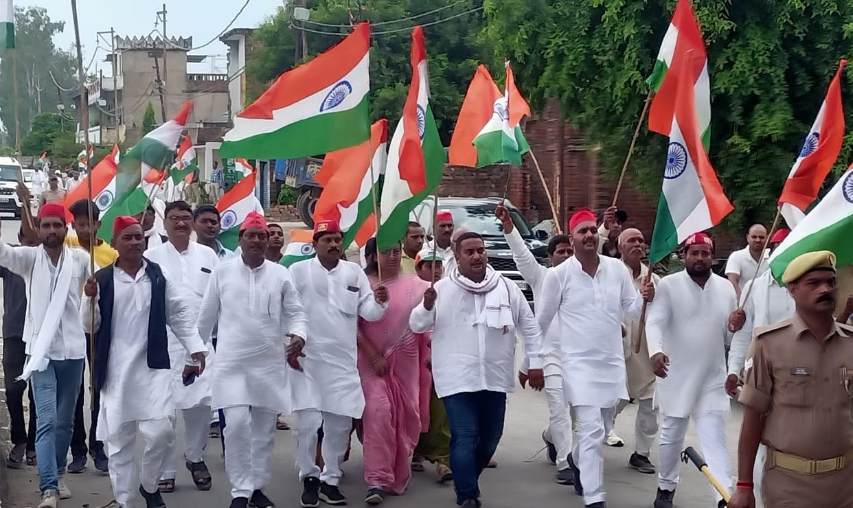 SP leaders took out tricolor yatra