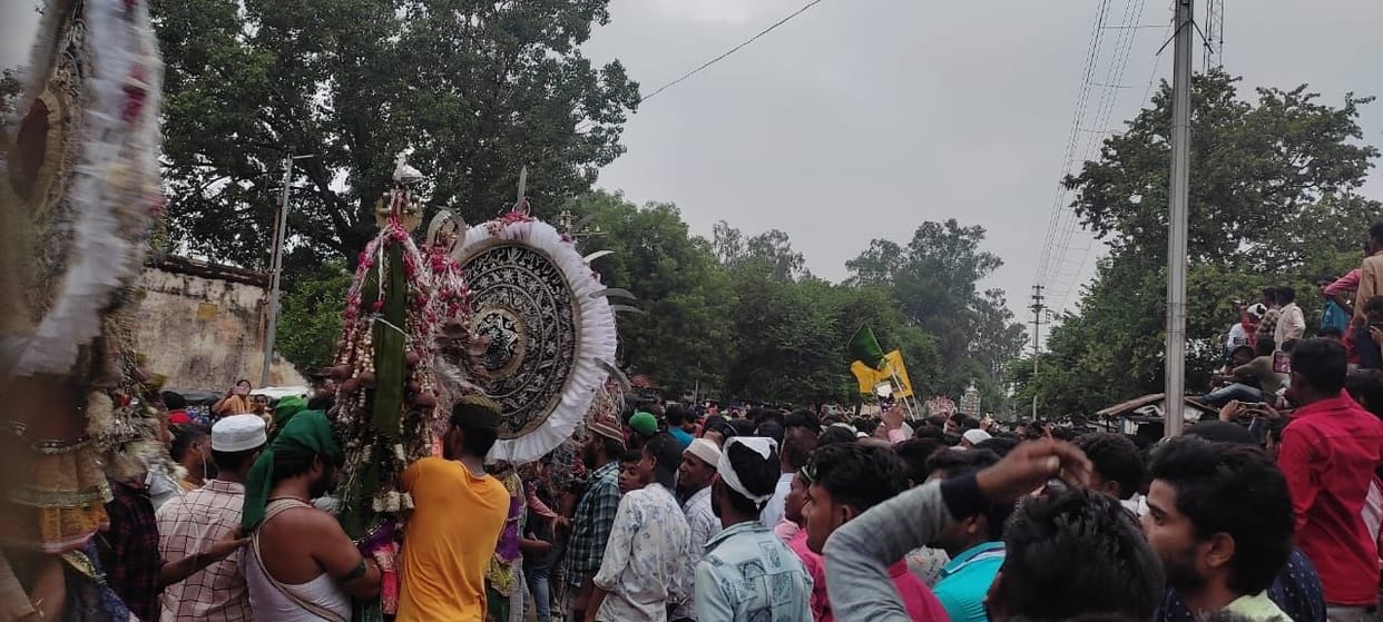 Chitrakoot: Tazia was handed over by mourning, mourned the Navami of Muharram by walking on the bonfire