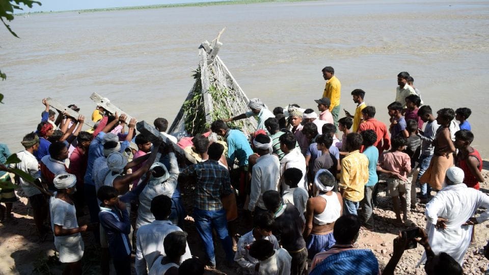 11 flood affected villages will be evacuated in Kasganj due to Ganga erosion
