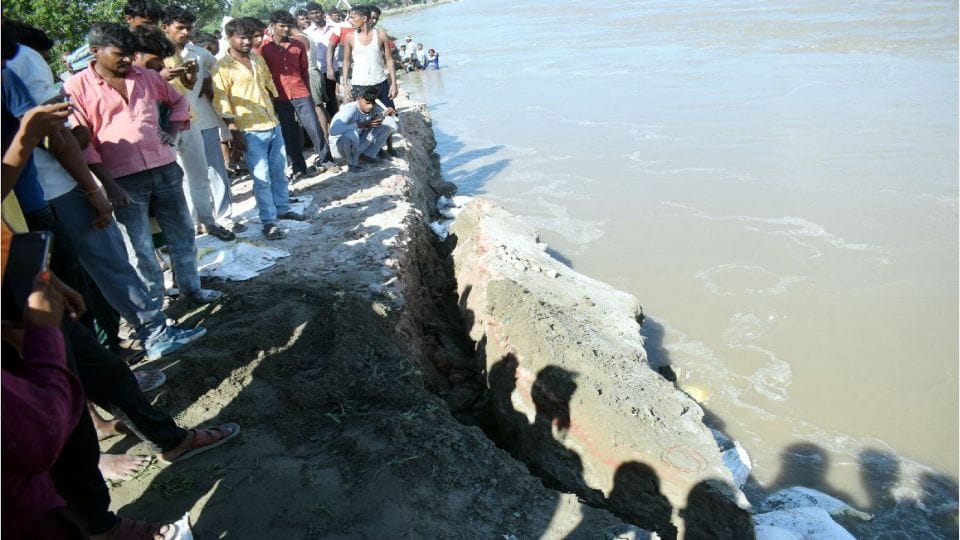 11 flood affected villages will be evacuated in Kasganj due to Ganga erosion