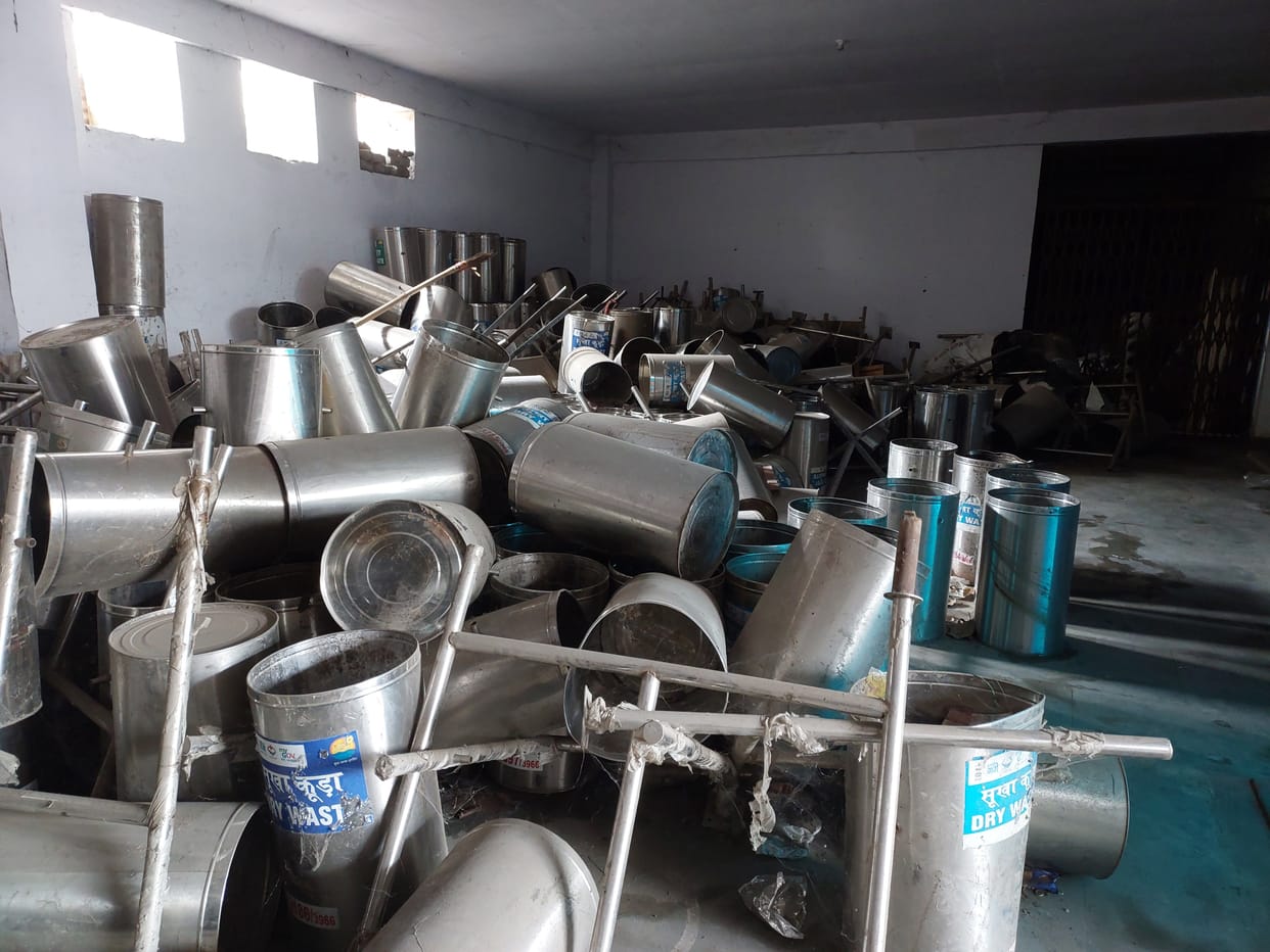 Municipal Corporation has ordered dustbins from Haridwar, rotten in the warehouse of the corporation