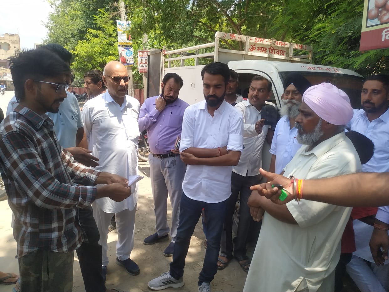 Youth electrocuted while installing lighting board at mobile shop, injured