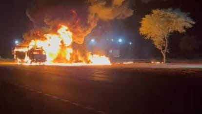 11 passengers injured after bus overturned, flames kept rising in the sky due to fire in truck