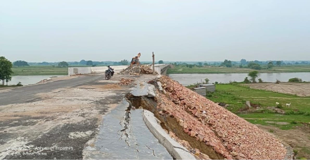 The approach road of Yamuna bridge in Etawah started collapsing even before its inauguration