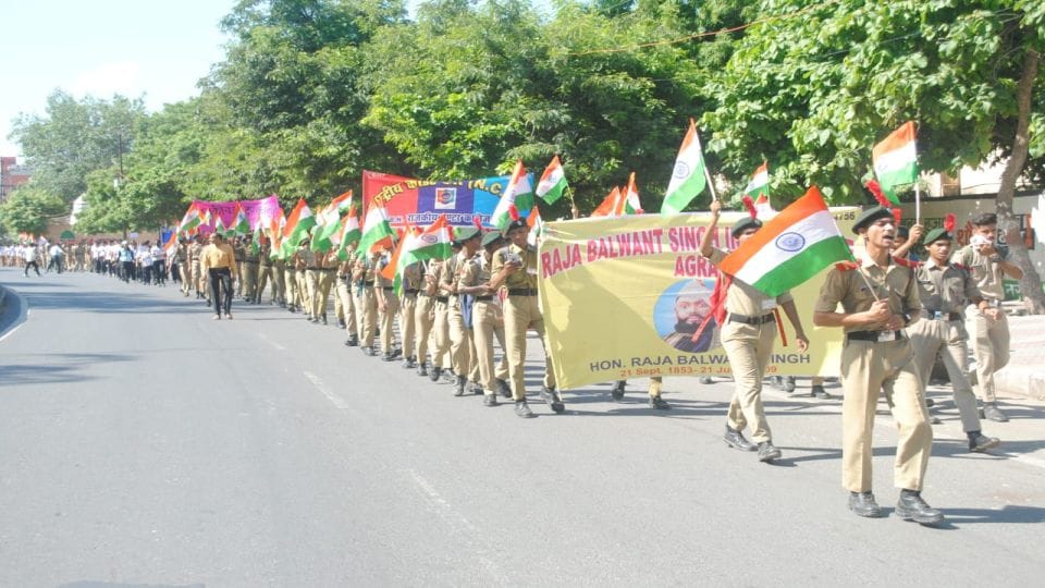 Amar Ujala Campaign Maa Tujhe Pranam Walk For Unity In Agra Today