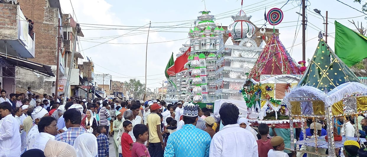 Aqidat's flowers were buried amidst tears, the azadars mourned