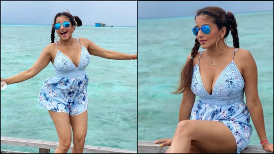 Bhojpuri: Monalisa latest photoshoot on stairs in crop top and mini skirt getting viral on internet