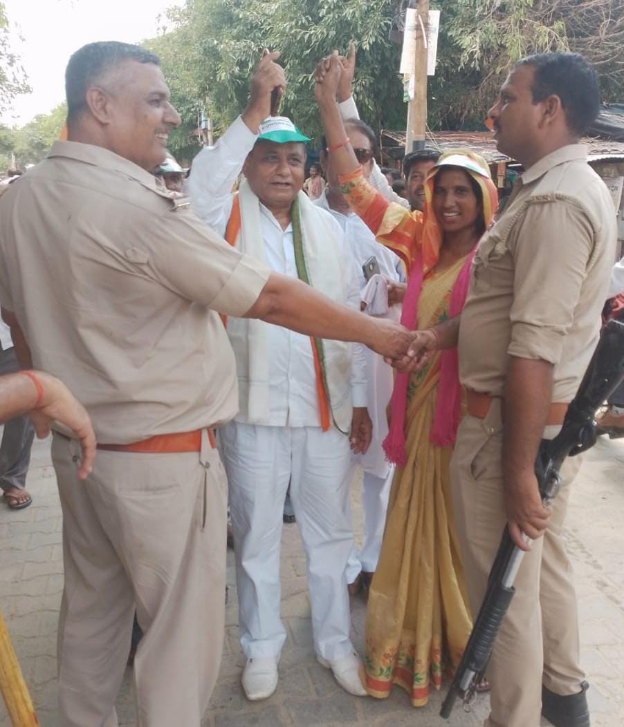 Police stopped the Congressmen who were taking out on foot