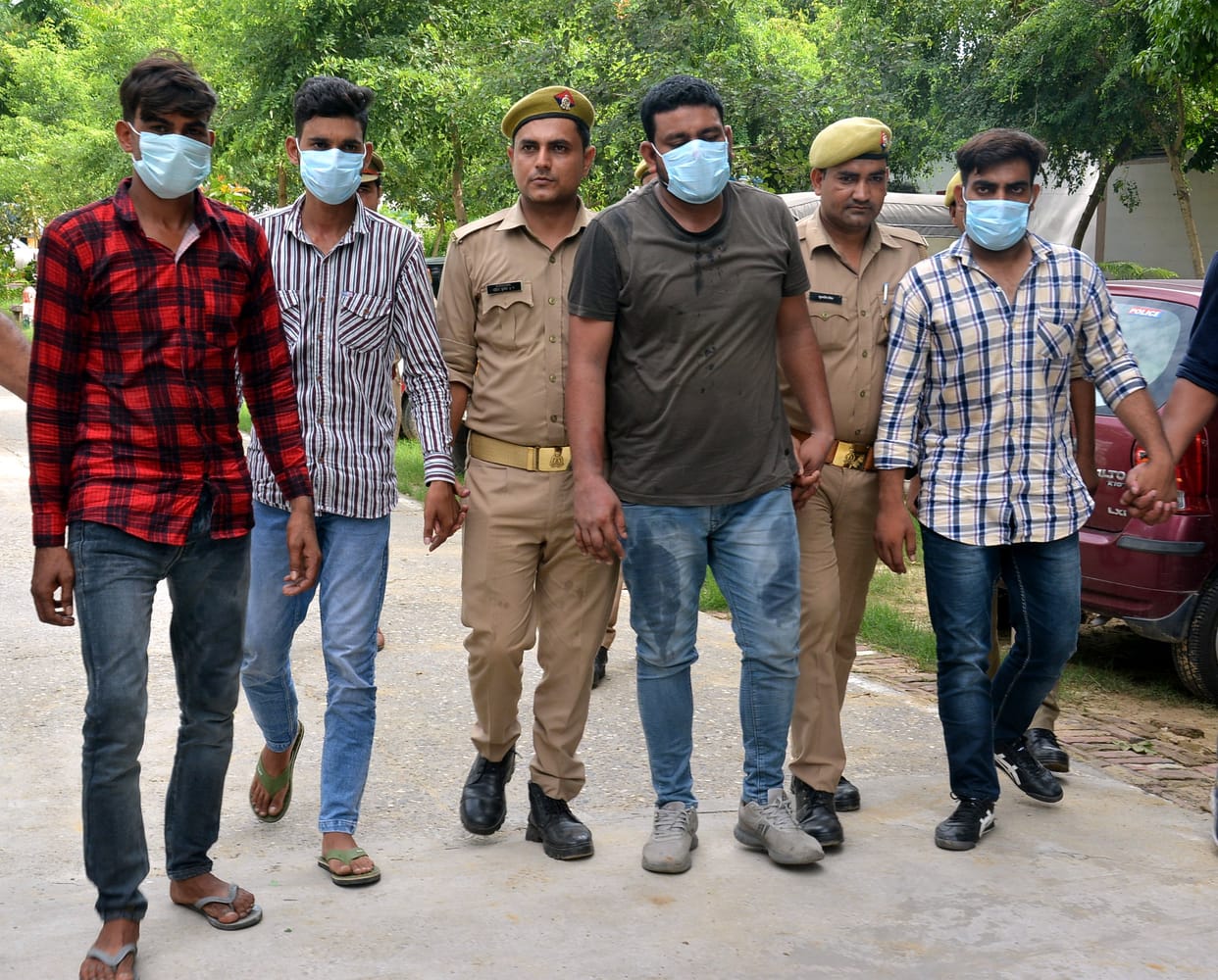 Robbery exposed in Gandhi Colony, four arrested, three absconding