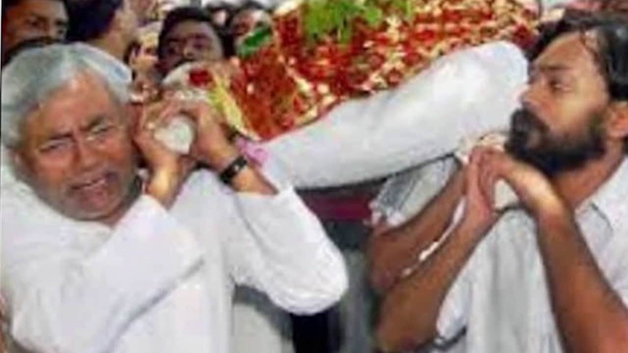 Nitish Kumar family: Nitish cried a lot on the death of his wife, son is richer than Chief Minister's