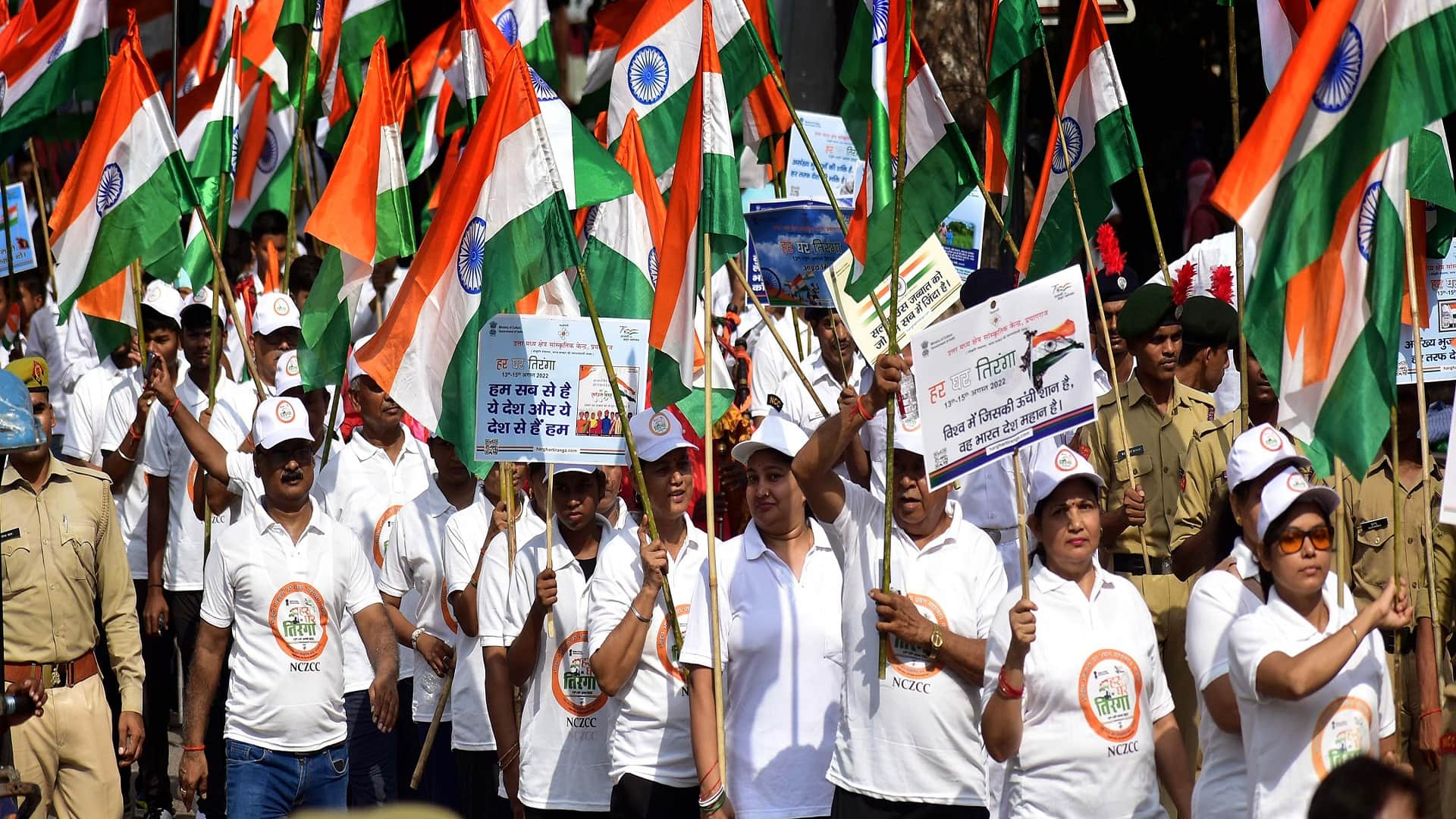 Tiranga yatra taken out in the city by Amar Ujala Foundation