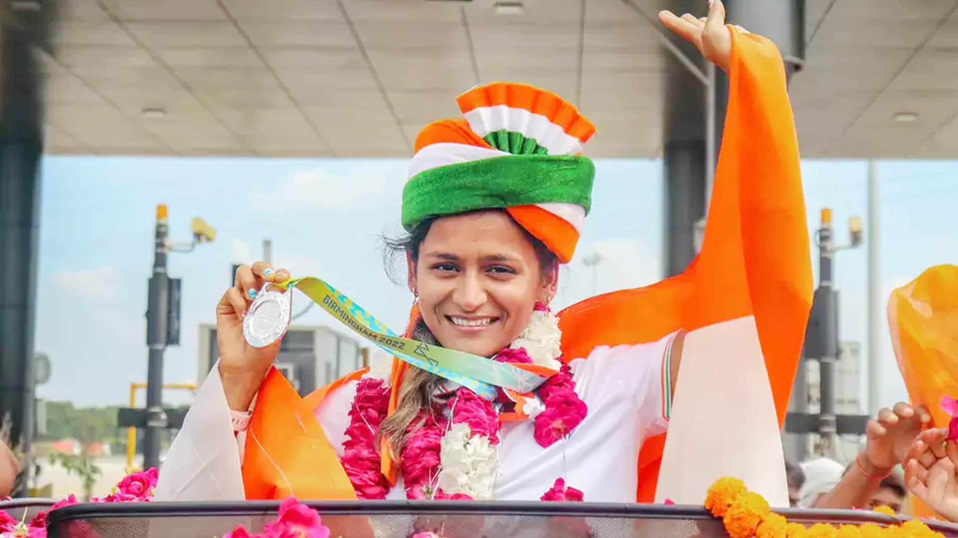 CWG: From Bajrang Punia to Neetu and Priyanka, see how India's medalists welcomed at airports in 10 pictures